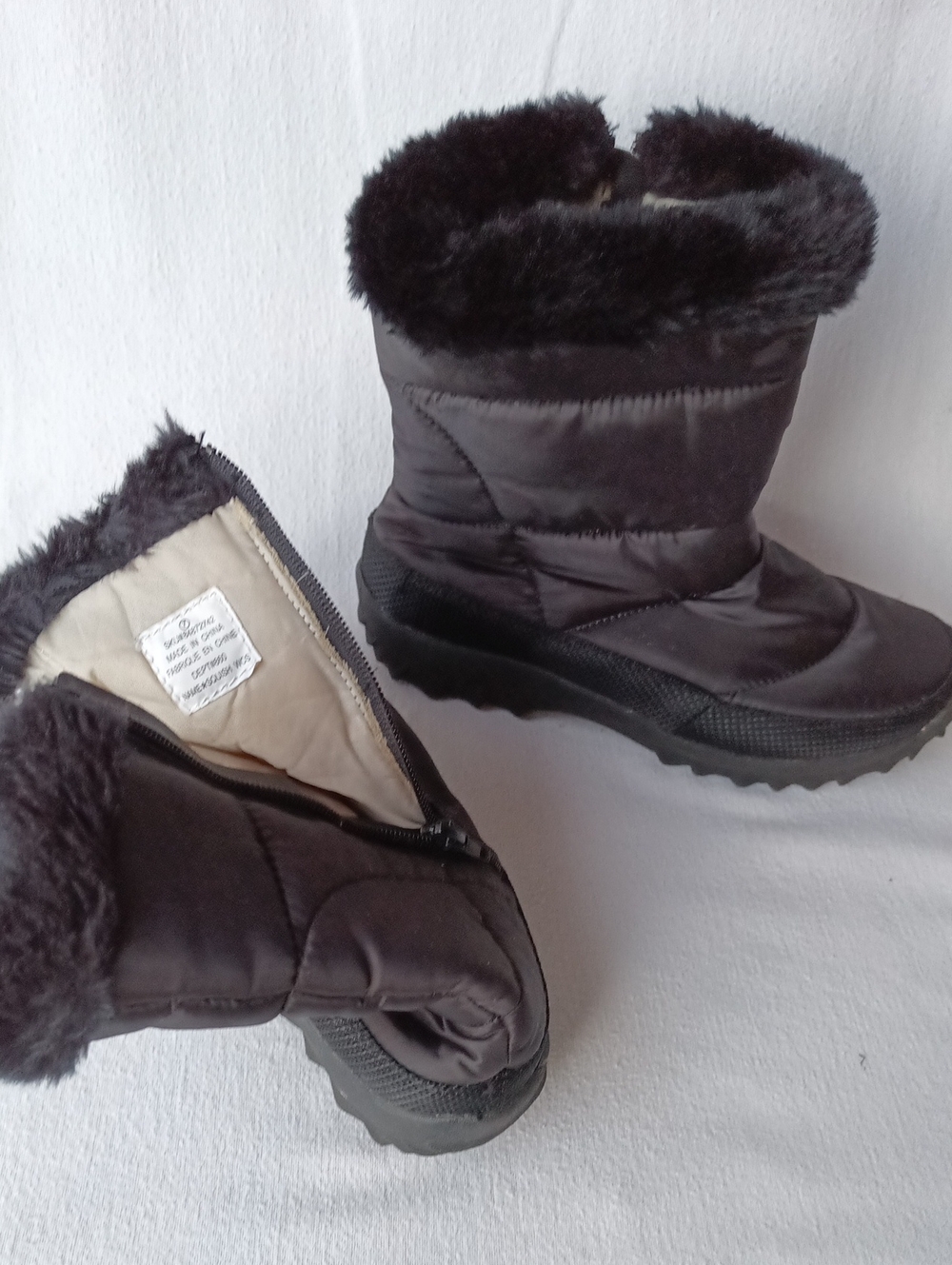 Women's Black Insulated Zip-up Winter Boot with Faux Fur Trim -Size 7